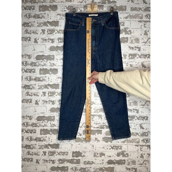 Levi’s | women high waisted mom jeans denim - Picture 4 of 8